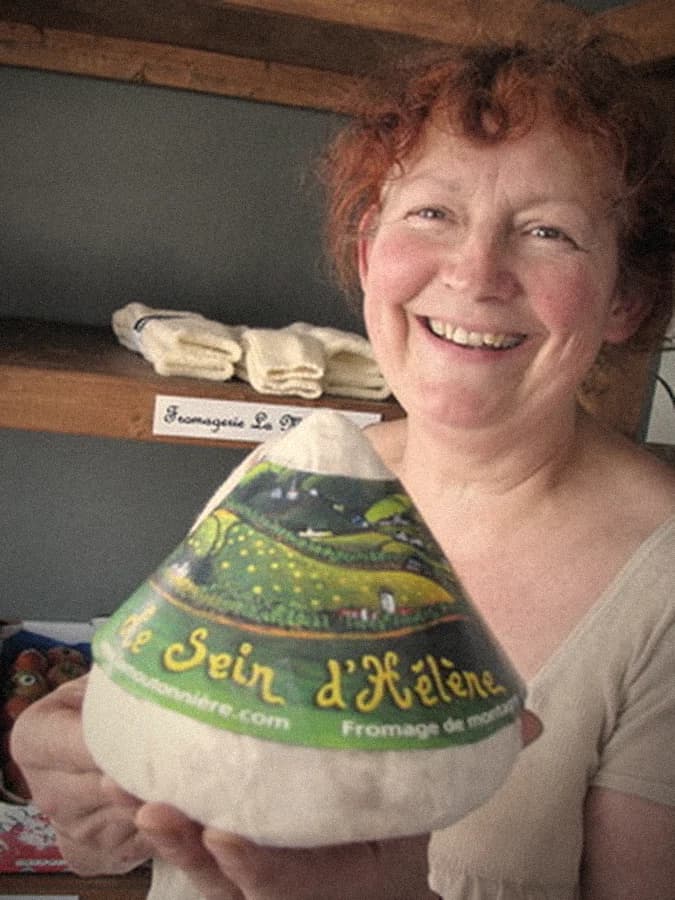 The former owner of La Moutonnière, holding a wheel of Sein d'Hélène