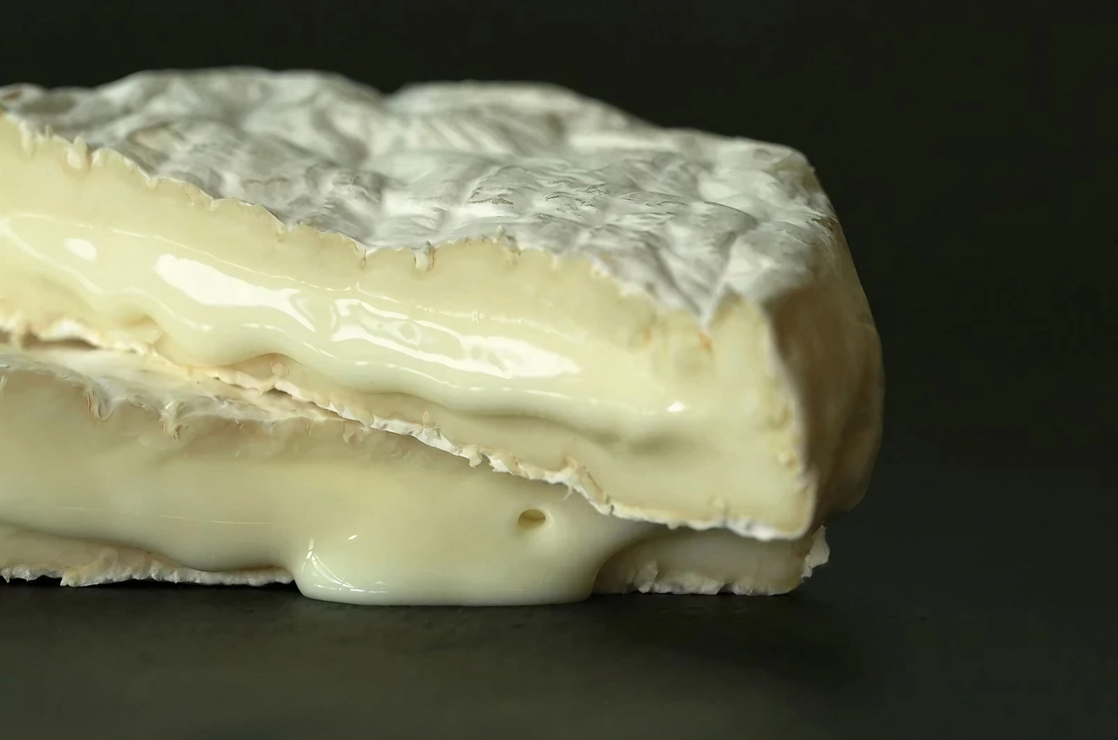 Foin d'odeur coupé, croûte fleurie et pâte crémeuse