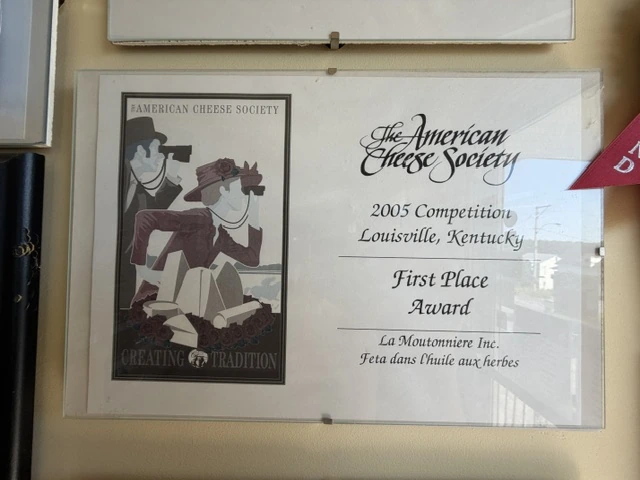 Diplôme American Cheese Society 2005, Louisville KY, 1re place Feta dans l'huile aux herbes, photographié