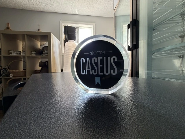 Trophée Sélection Caseus reçu par La Moutonnière, produit et année illisibles sur la photo